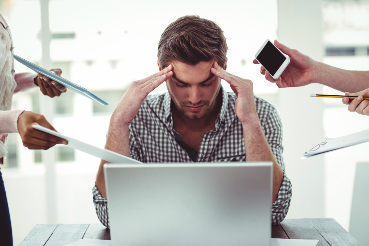 relajarte-Ignorar compañeros de trabajo despertar en la madrugada Evitar estresarte manejar el estrés estresado afecta